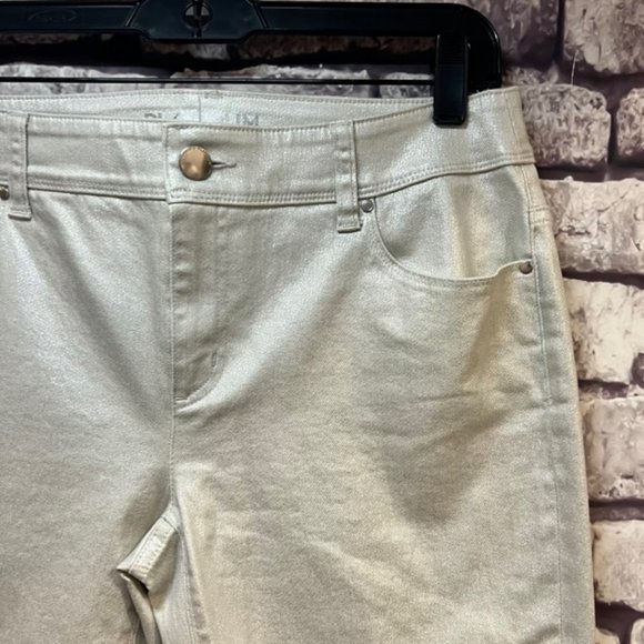 Chico's Platinum Silver Shimmer Crop Pants Size XS/2 - Picture 4 of 9